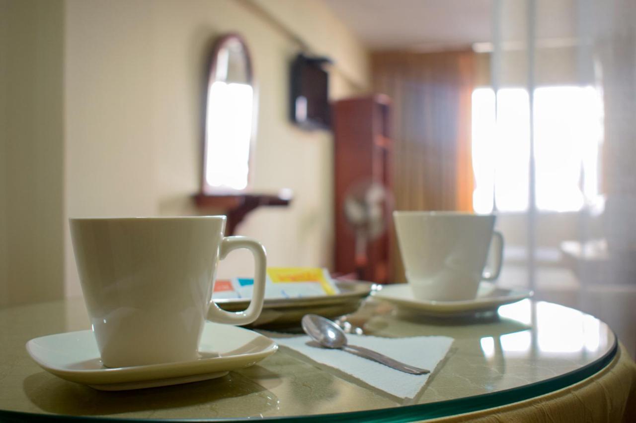 Hostal Solari Trujillo Exteriör bild